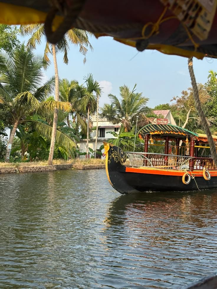 1-Hour Covered Shikara Cruise